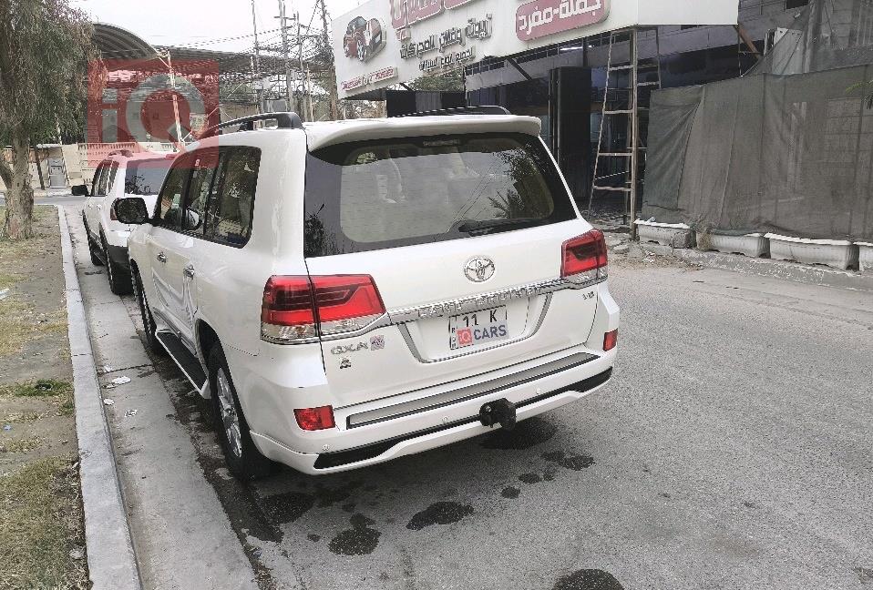 تۆیۆتا لاند کروزەر